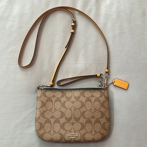 Double zipper Coach crossbody
